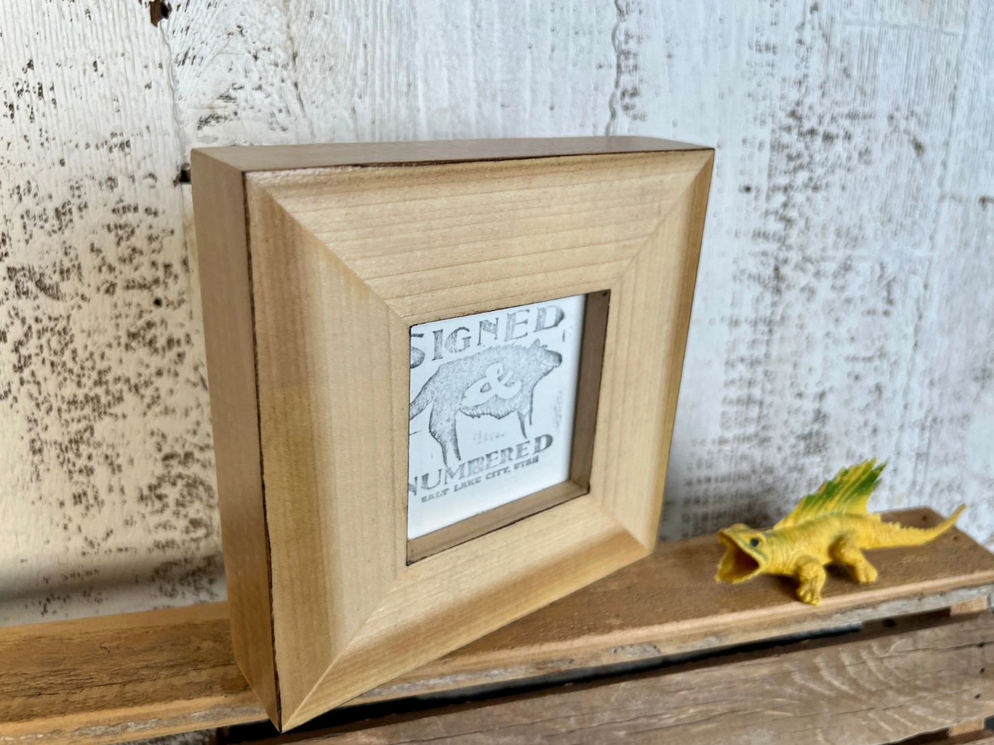 26x32" frame in Mountain Dandy style - Choose your color - FREE SHIPPING